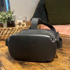 Oculus VR Headset - with remotes